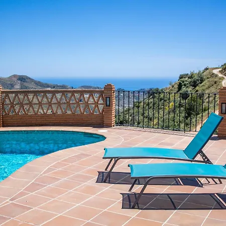 Relax And Pool El Moral
