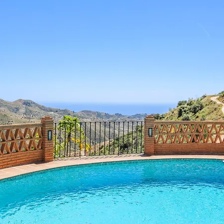 Relax And Pool El Moral Villa